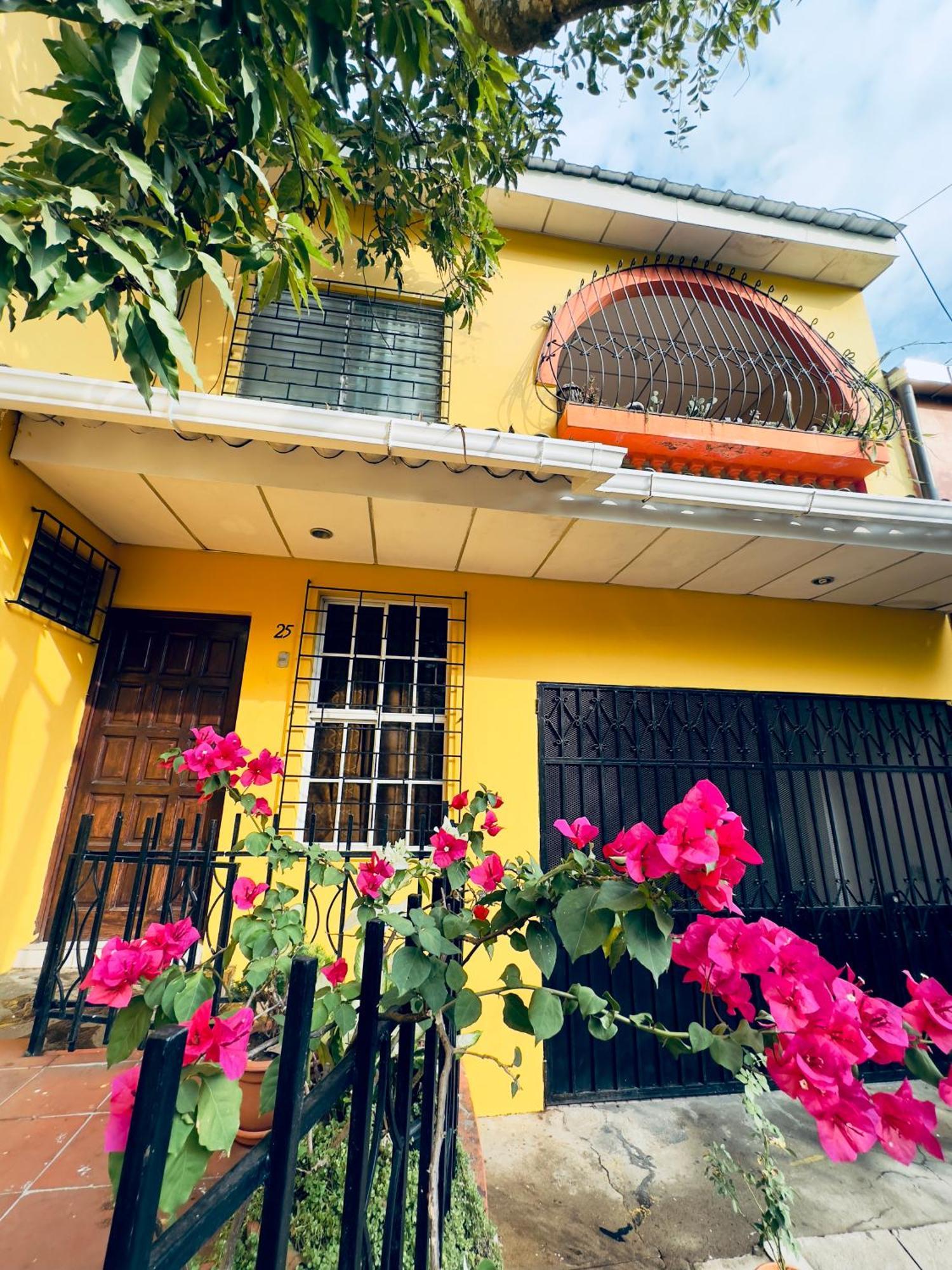 Casa Miralvalle * San Salvador